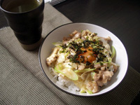 卵の黄身のっけ親子丼