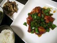 鶏肉とピーマンの照り焼き、しめじ