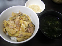 たけのこ豚バラなす炒め丼